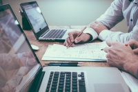 Accelerator vs. Inkubator – Worin liegen die Unterschiede? Accelerator vs. Inkubator – Worin liegen die Unterschiede?
